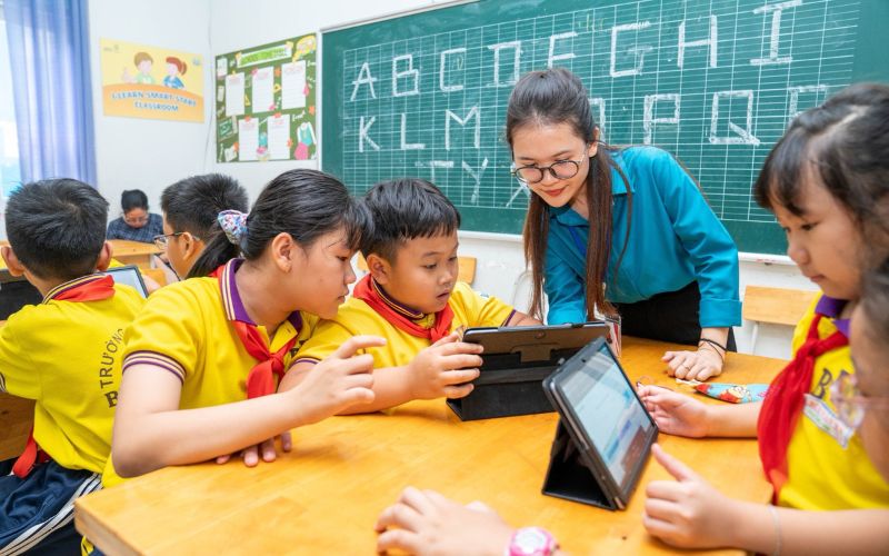Dạy Học Kết Hợp Là Gì? Mô Hình, Lợi Ích & Ứng Dụng Thực Tế