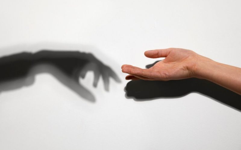 Shadow Work Là Gì? Khám Phá "Phần Tối" Ẩn Giấu Bên Trong Bạn